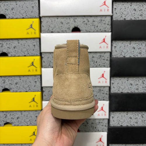 UGG Classic Short Boot – Sand (Style W1094269) | Sizes 35–44
