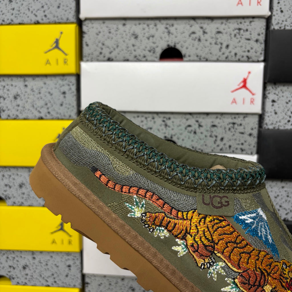 UGG Dragon & Tiger Embroidered Boot – Green (Style 2553) | Sizes 36–45