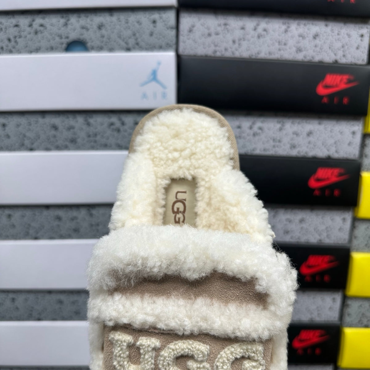 UGG Embroidered Slipper – Khaki (Style 5095) | Sizes 35–40