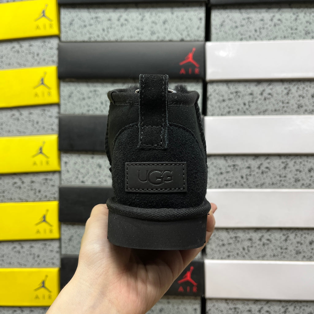 UGG Mid-Calf Snow Boot – Black (Style 1116109) | Sizes 35–40