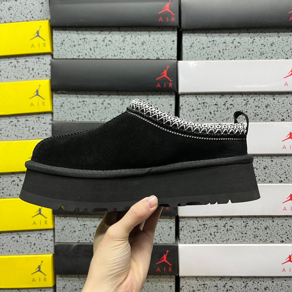 UGG Mid-Calf Snow Boot – Black (Style 1122553) | Sizes 35–41