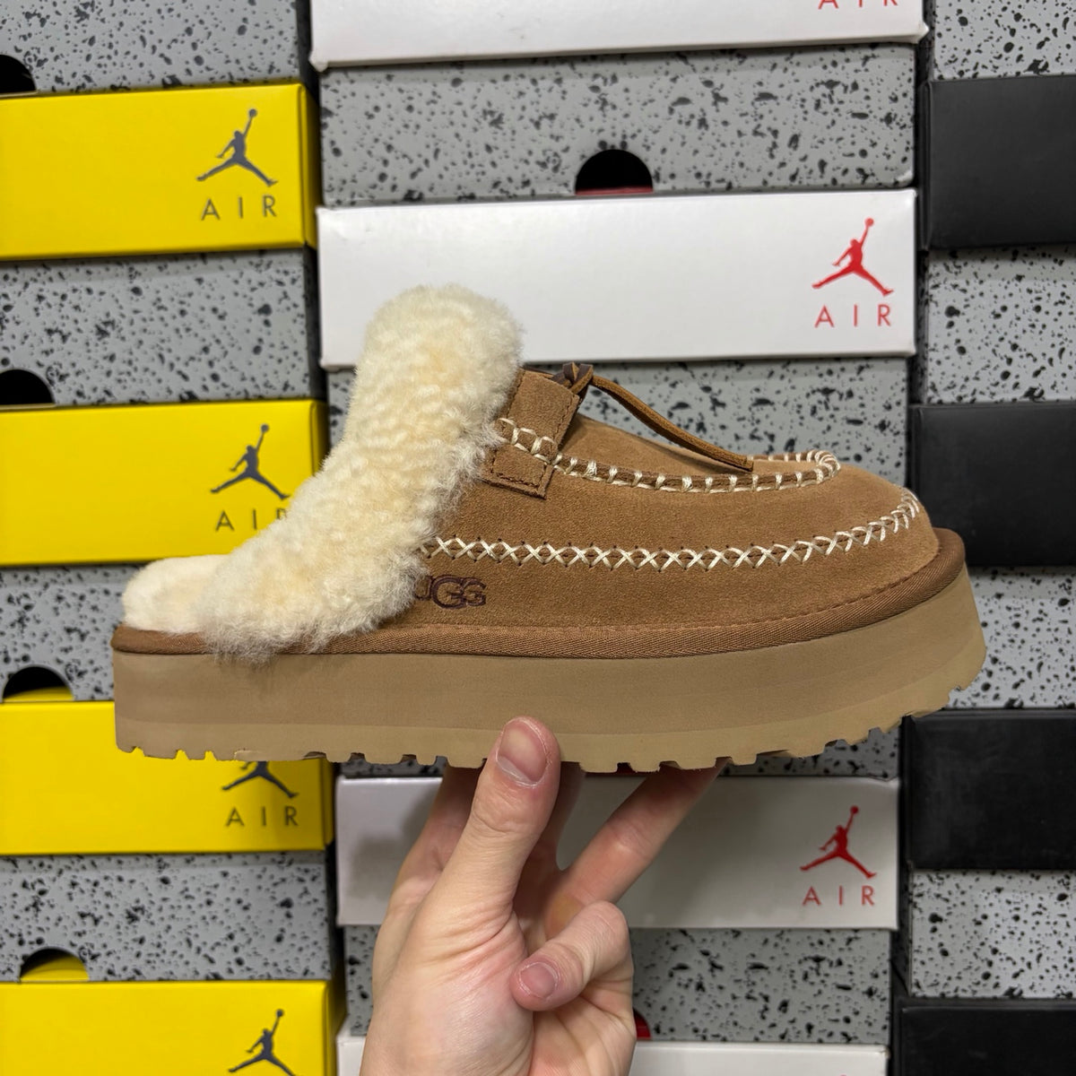 UGG Alpine Slipper – Chestnut (Style W1158260) | Sizes 35–40