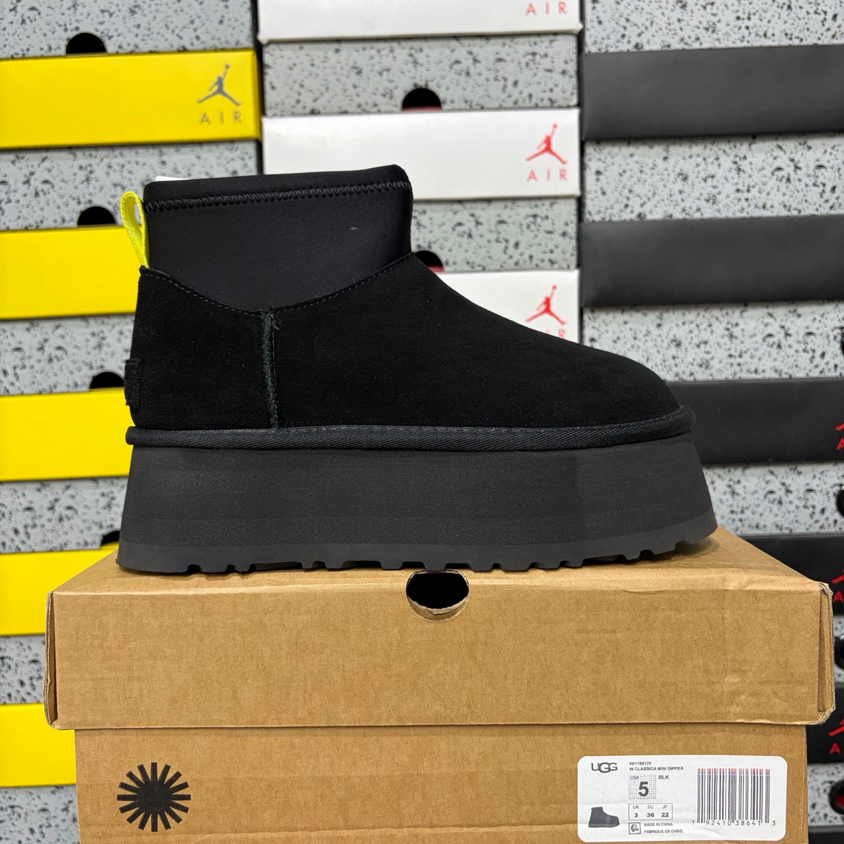UGG Dipper Boot – Black (Style 817) | Sizes 35–40