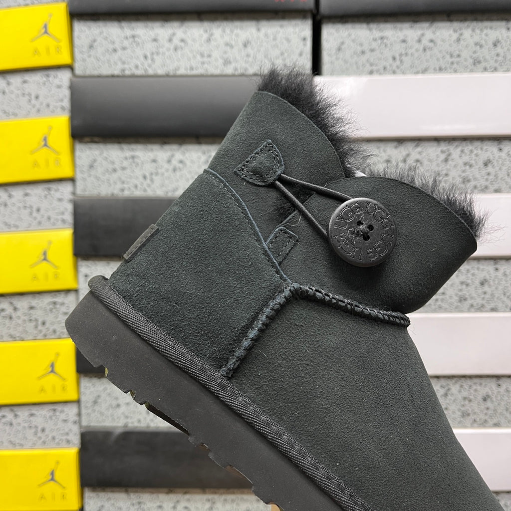 UGG Mid-Calf Snow Boot – Black (Style 1016422) | Sizes 35–40