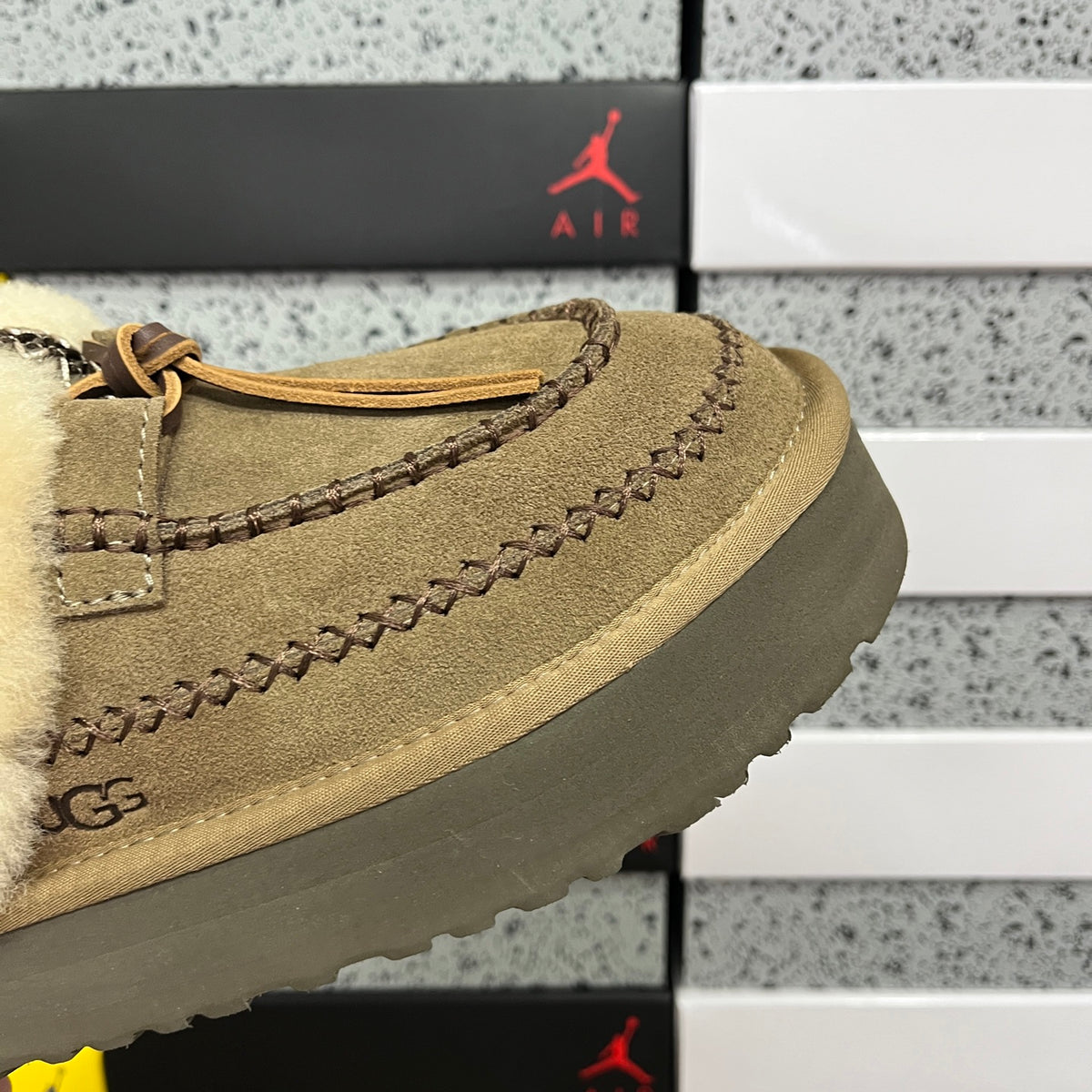 UGG Alpine Slipper – Walnut (Style W1158260) | Sizes 35–40