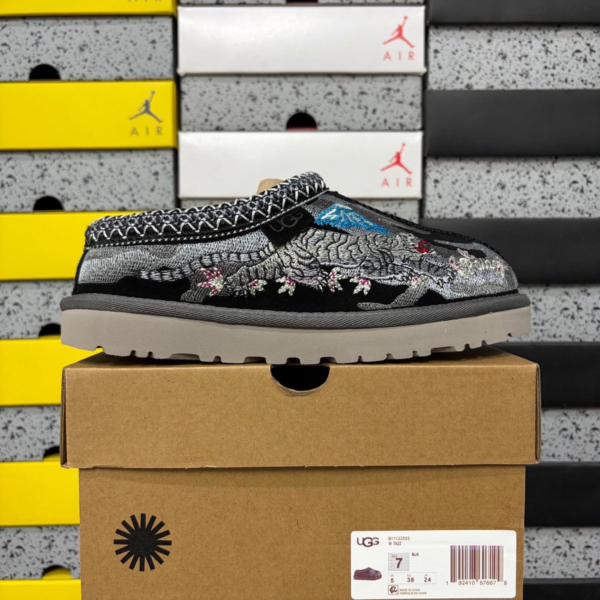 UGG Dragon & Tiger Embroidered Boot – Black (Style 2553) | Sizes 36–45