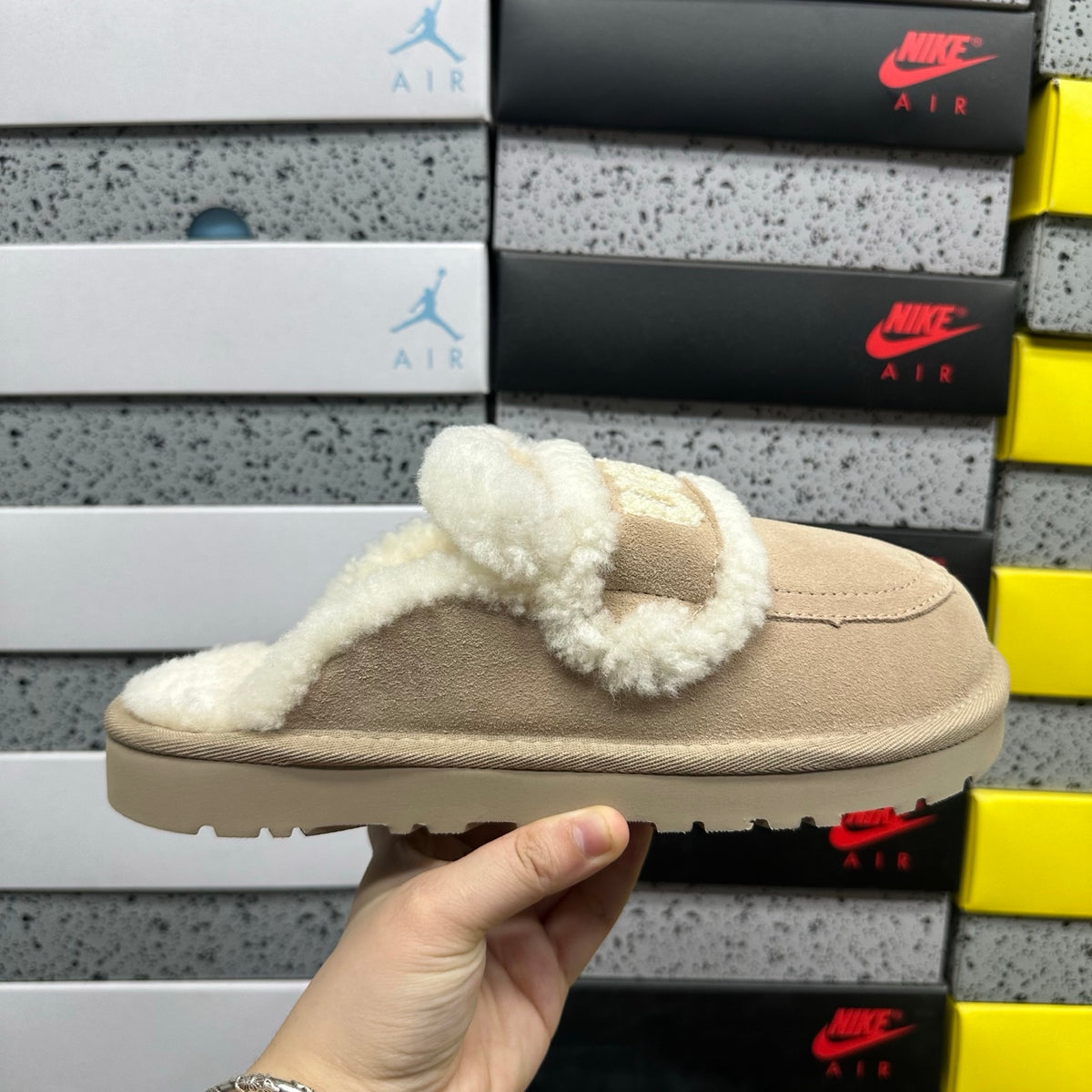 UGG Embroidered Slipper – Khaki (Style 5095) | Sizes 35–40