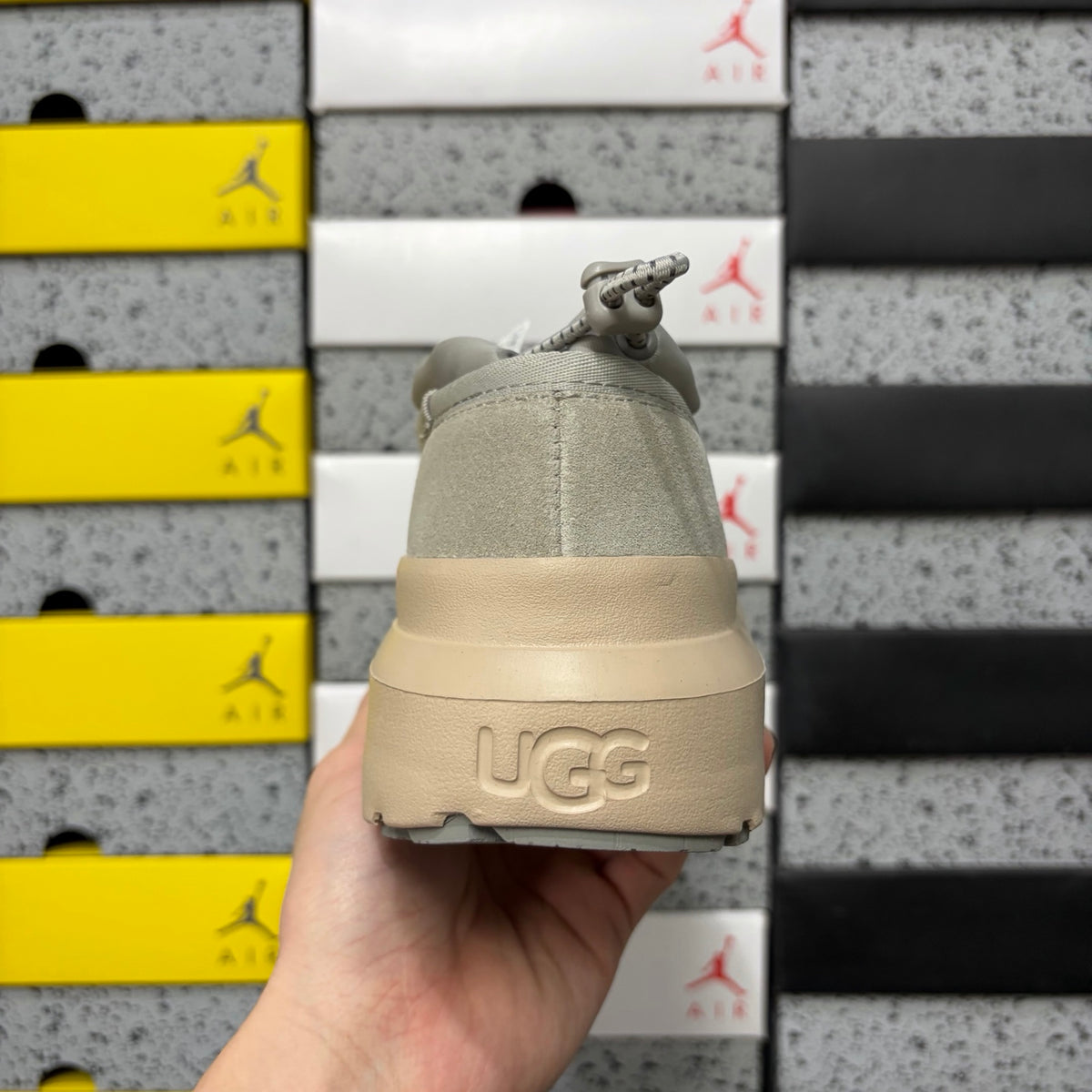 UGG Tasman Low Slipper – Chestnut/White (Style 4096) | Sizes 39–44