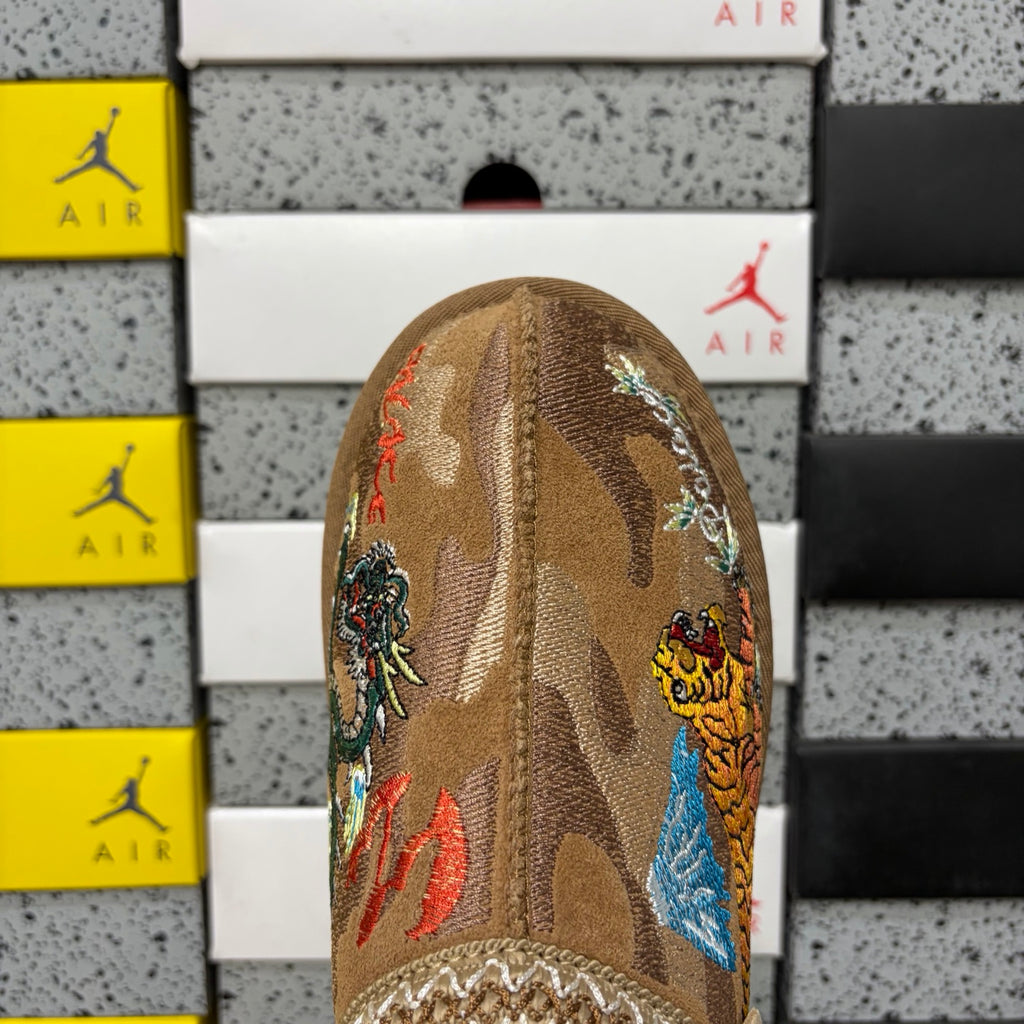 UGG Dragon & Tiger Embroidered Boot – Chestnut (Style 2553) | Sizes 36–45