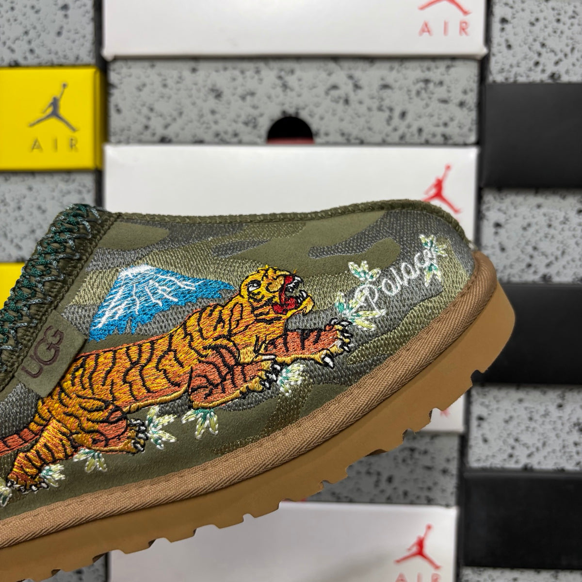 UGG Dragon & Tiger Embroidered Boot – Green (Style 2553) | Sizes 36–45