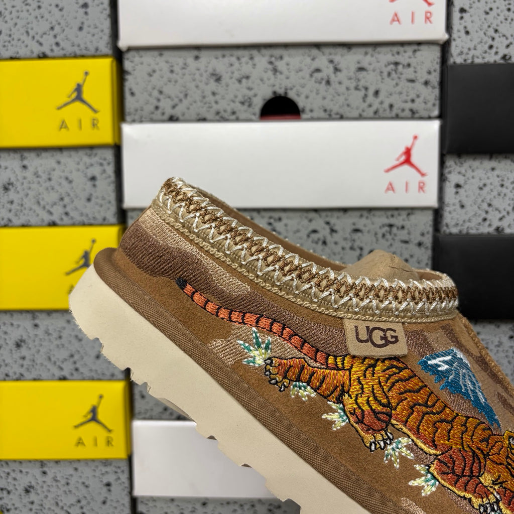 UGG Dragon & Tiger Embroidered Boot – Chestnut (Style 2553) | Sizes 36–45