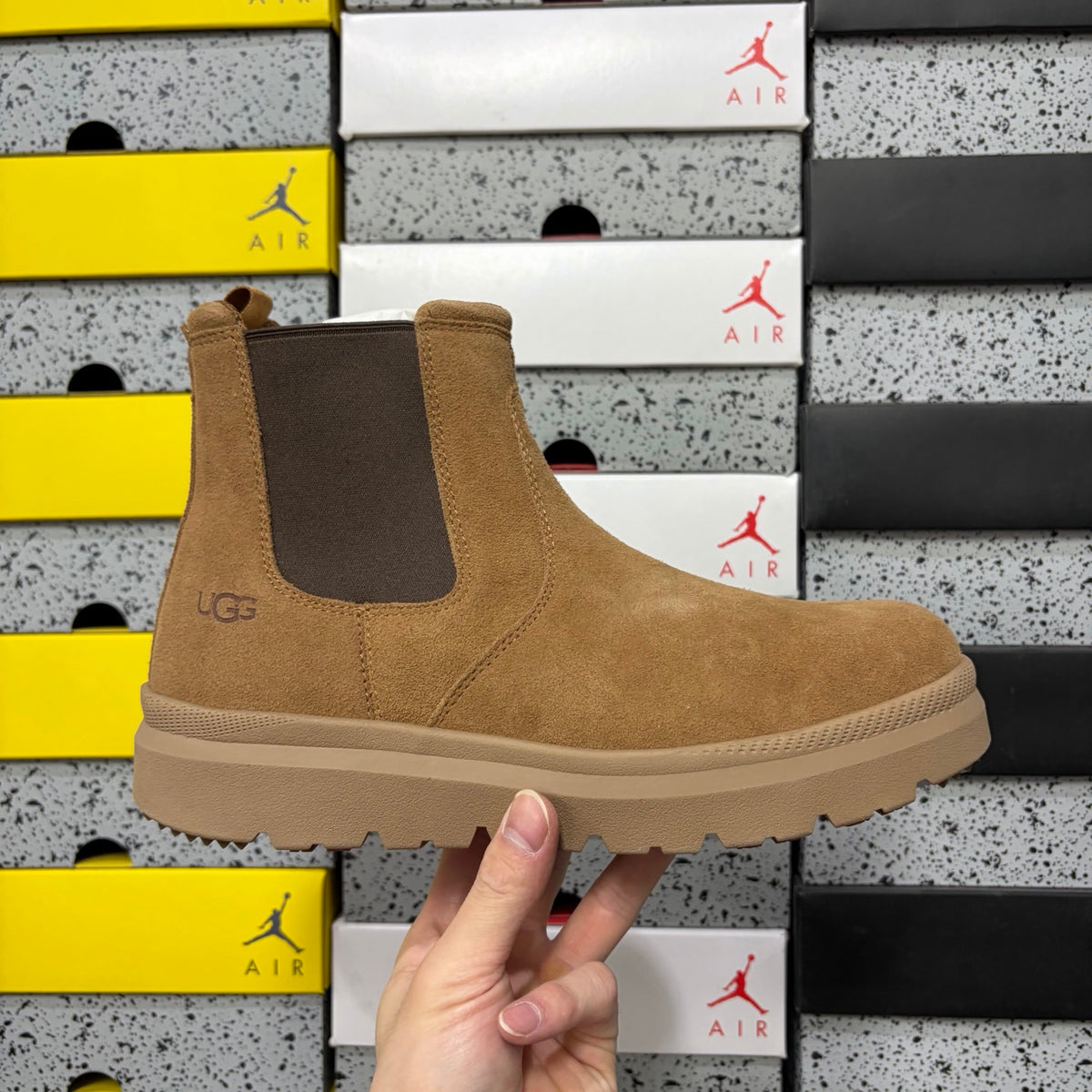 UGG Burleigh Chelsea Boot – Chestnut (Style 2050) | Sizes 39–44