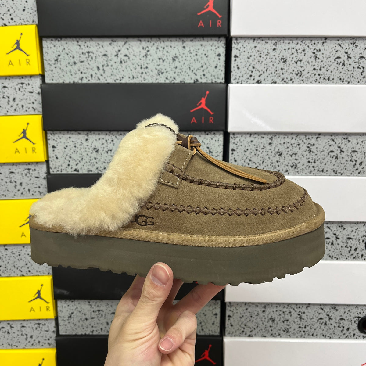 UGG Alpine Slipper – Walnut (Style W1158260) | Sizes 35–40