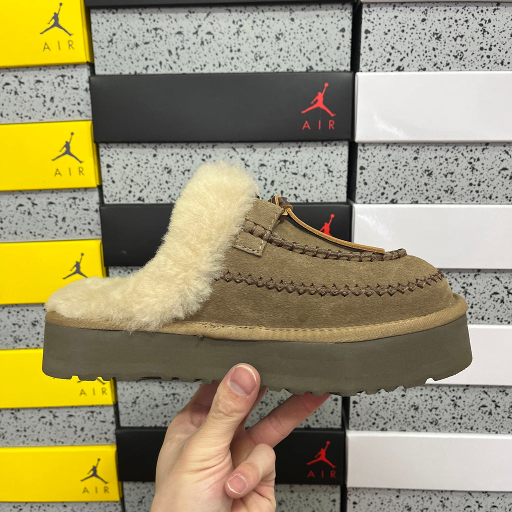 UGG Alpine Slipper – Walnut (Style W1158260) | Sizes 35–40