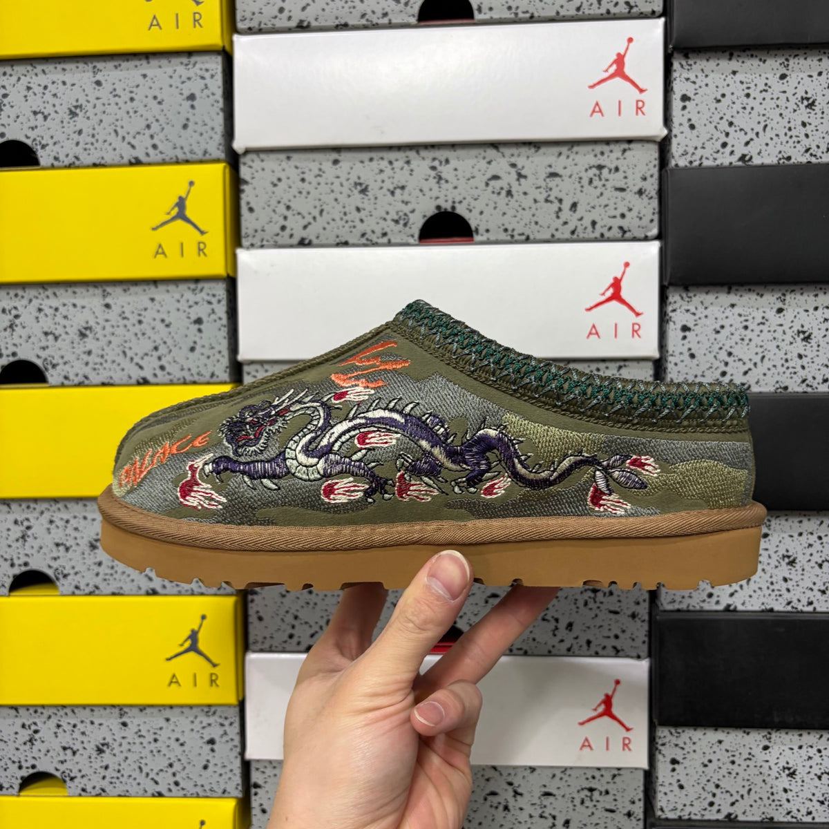 UGG Dragon & Tiger Embroidered Boot – Green (Style 2553) | Sizes 36–45