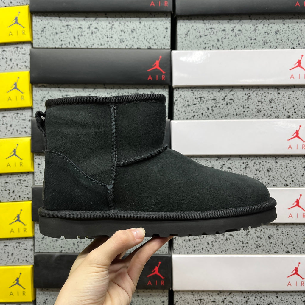 UGG Mid-Calf Snow Boot – Black (Style 1016222) | Sizes 35–40