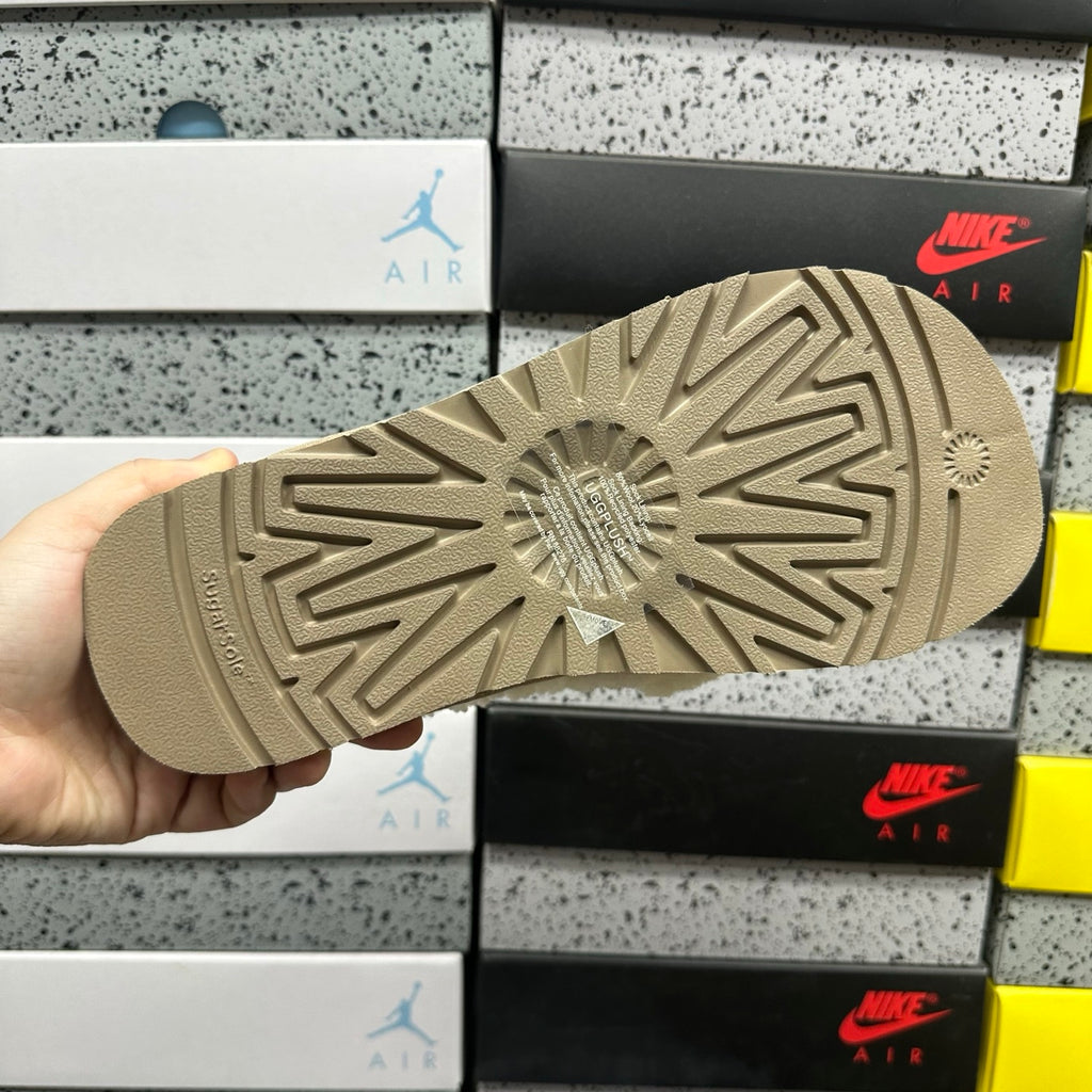 UGG Embroidered Slipper – Khaki (Style 5095) | Sizes 35–40
