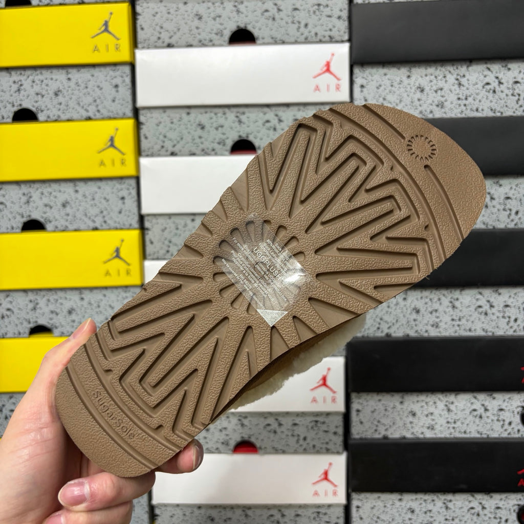 UGG Embroidered Slipper – Chestnut (Style 5095) | Sizes 35–40