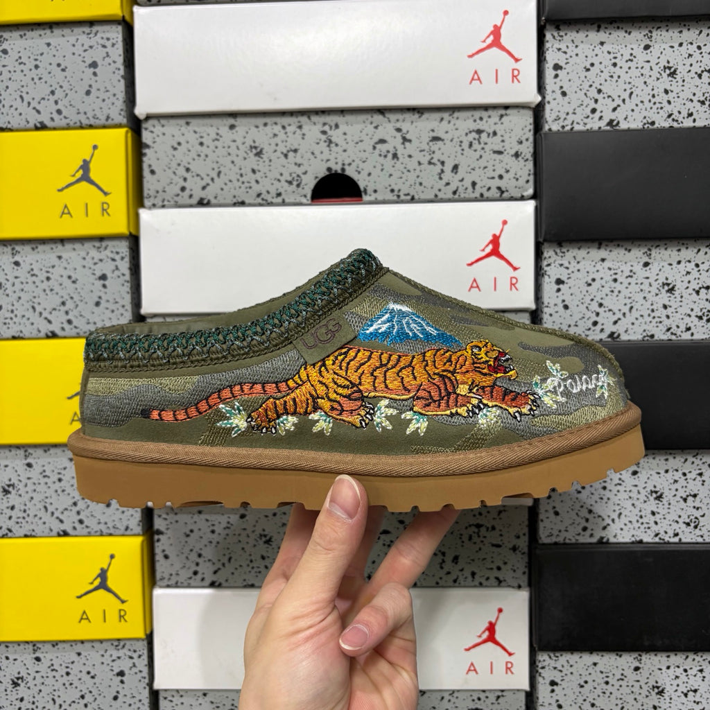 UGG Dragon & Tiger Embroidered Boot – Green (Style 2553) | Sizes 36–45