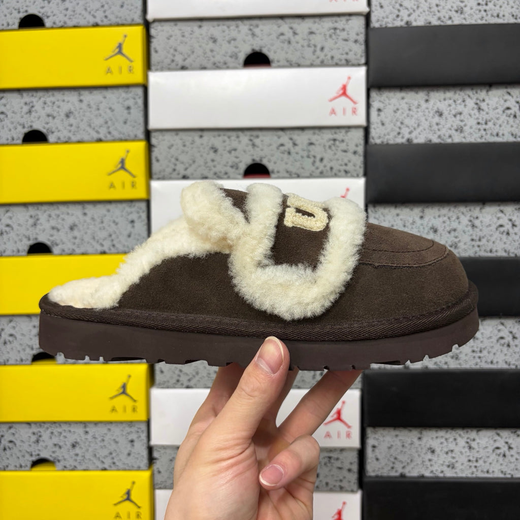 UGG Embroidered Slipper – Chocolate (Style 5095) | Sizes 35–40
