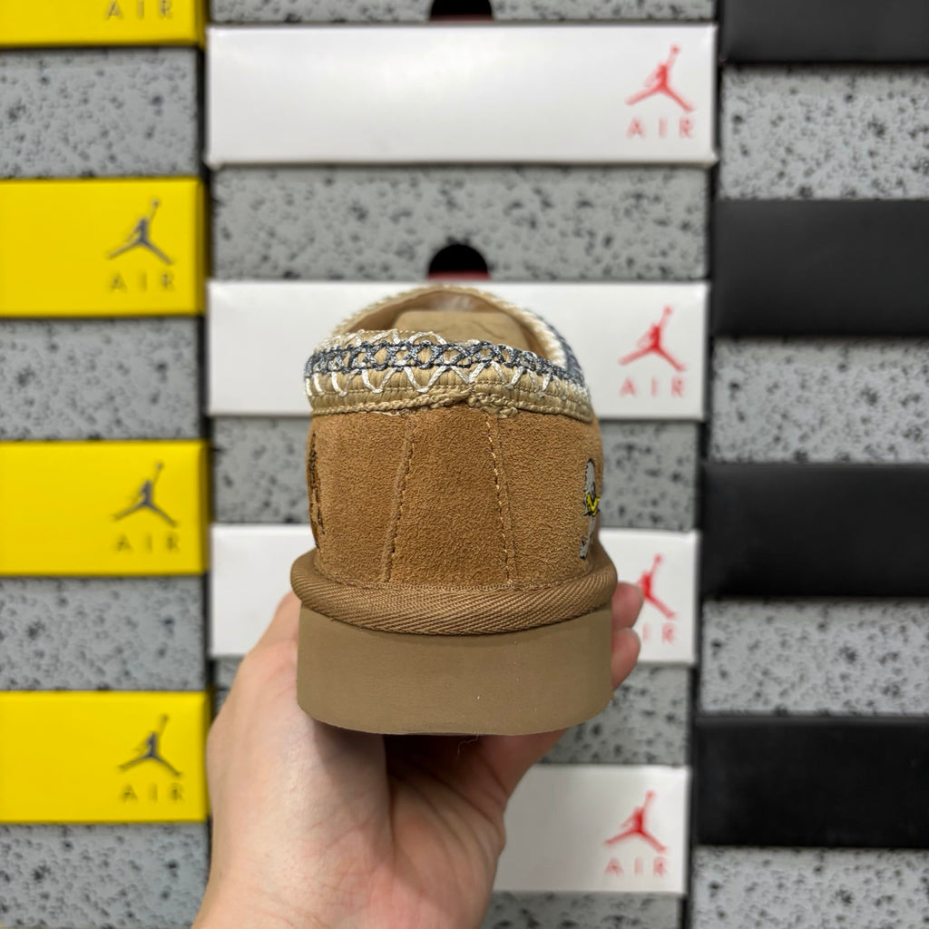 UGG Ethnic Embroidered Boot – Chestnut (Style 2553) | Sizes 36–45