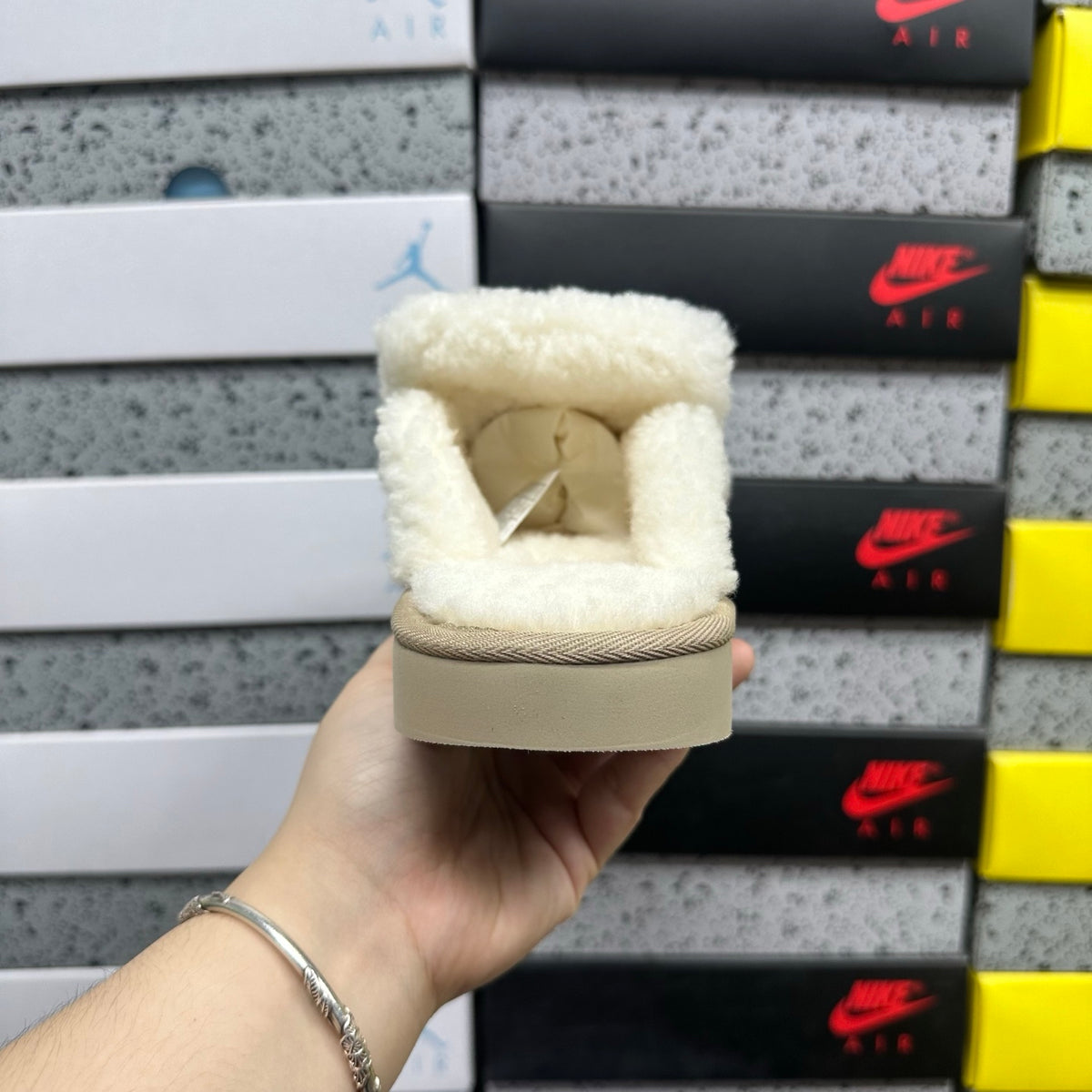 UGG Embroidered Slipper – Khaki (Style 5095) | Sizes 35–40