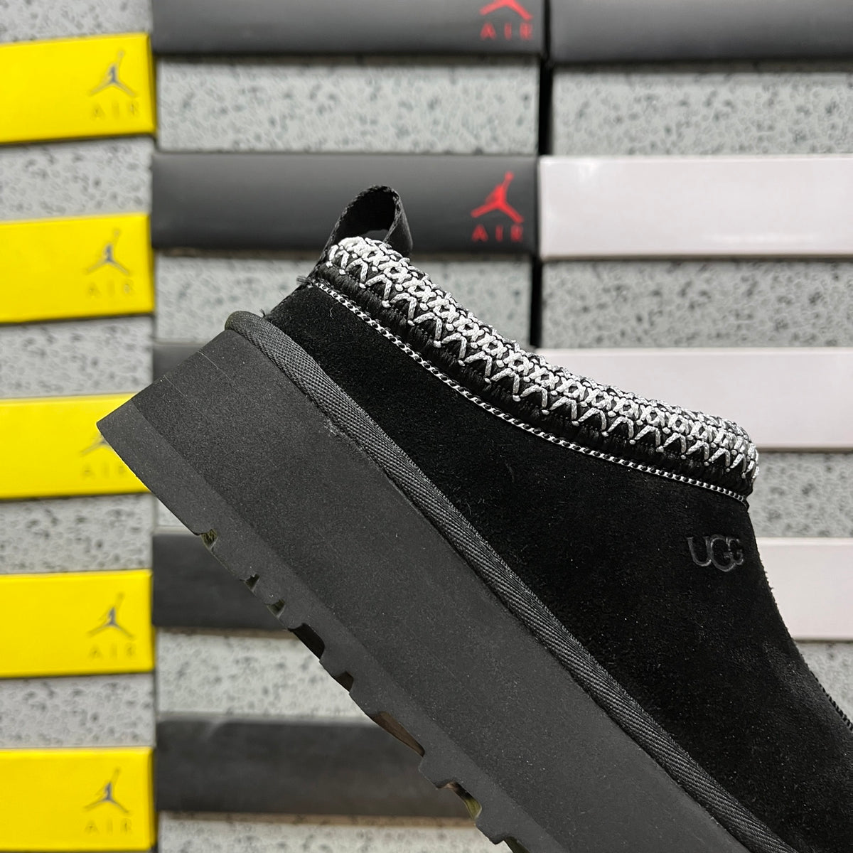 UGG Mid-Calf Snow Boot – Black (Style 1122553) | Sizes 35–41