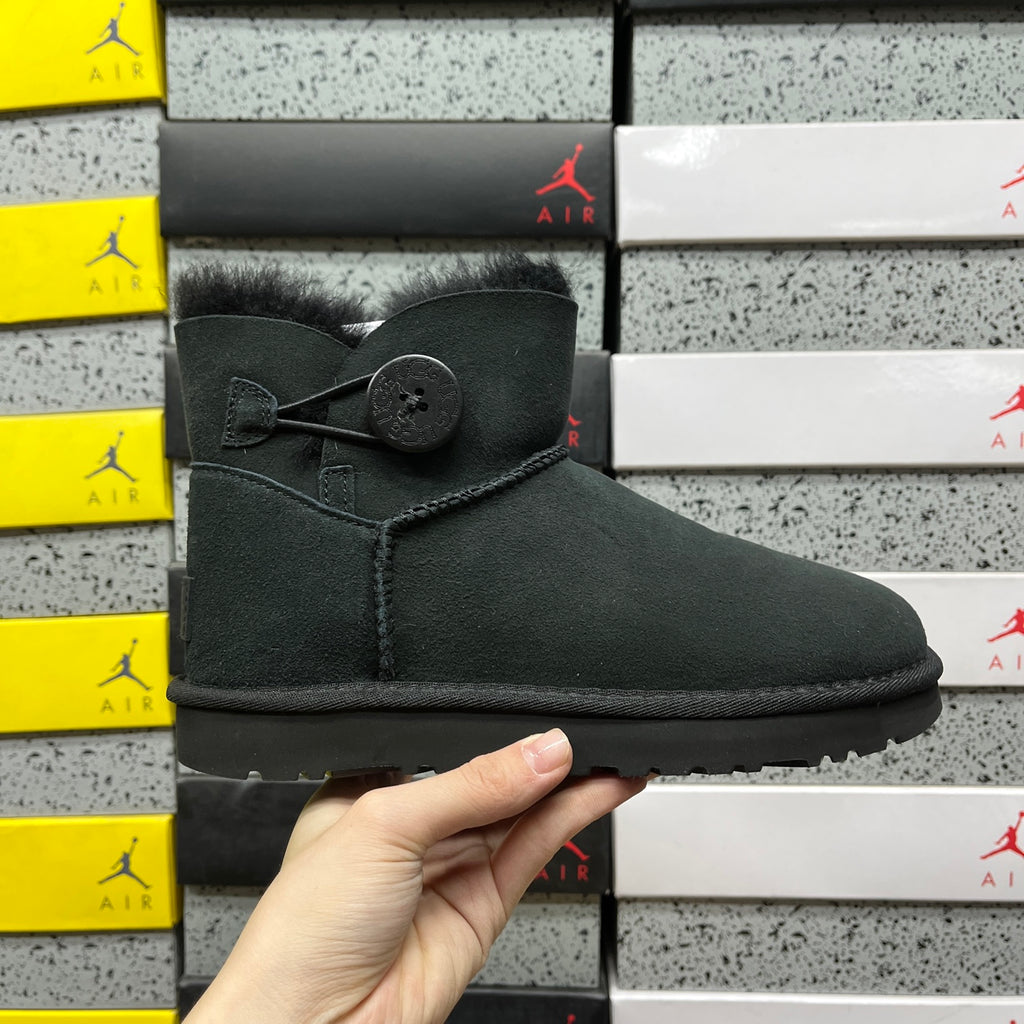 UGG Mid-Calf Snow Boot – Black (Style 1016422) | Sizes 35–40