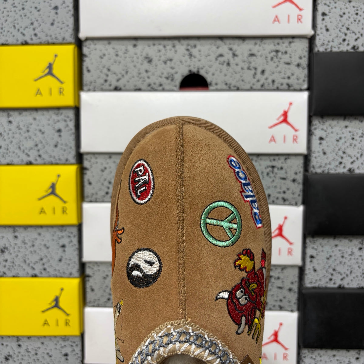 UGG Ethnic Embroidered Boot – Chestnut (Style 2553) | Sizes 36–45