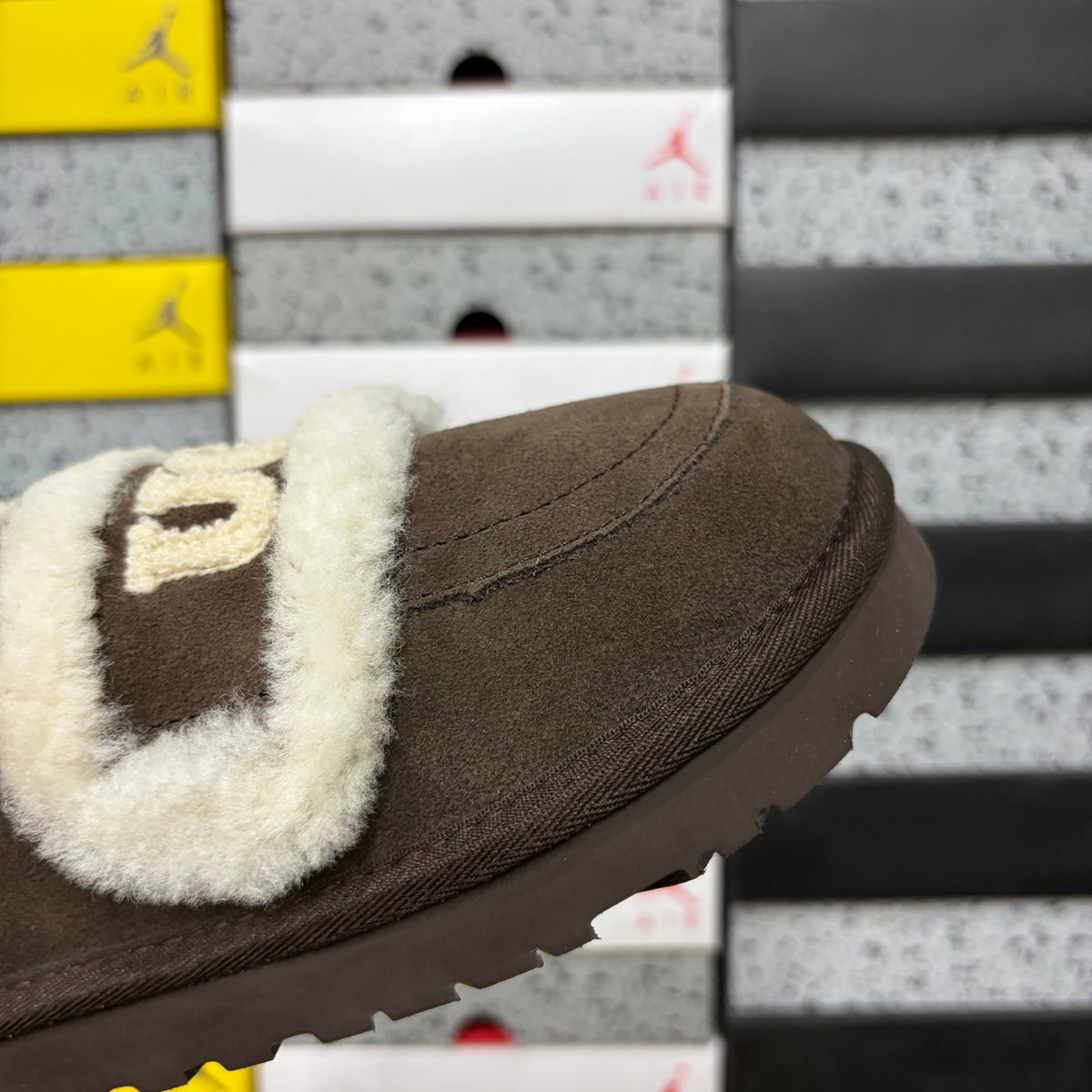 UGG Embroidered Slipper – Chocolate (Style 5095) | Sizes 35–40